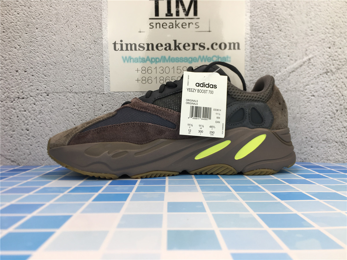 Yeezy Boost 700 Mauve EE9614